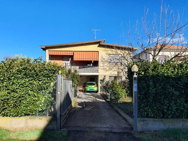 casa indipendente in vendita a Busto Arsizio