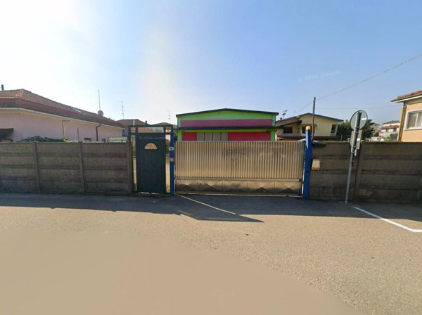 locale di sgombero in vendita a Busto Arsizio