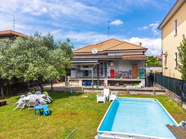 casa indipendente in vendita a Busto Arsizio