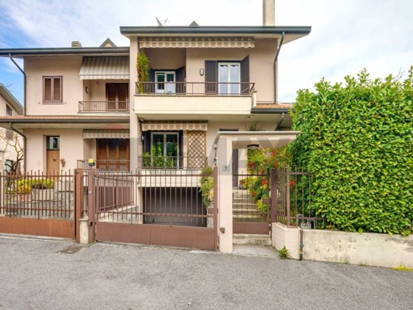 casa indipendente in vendita a Busto Arsizio