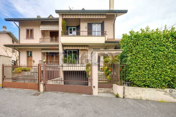 casa indipendente in vendita a Busto Arsizio