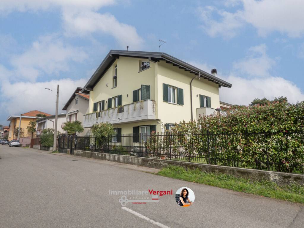 casa indipendente in vendita a Busto Arsizio