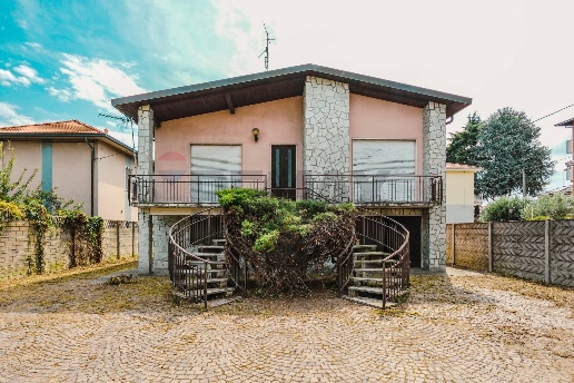 casa indipendente in vendita a Busto Arsizio