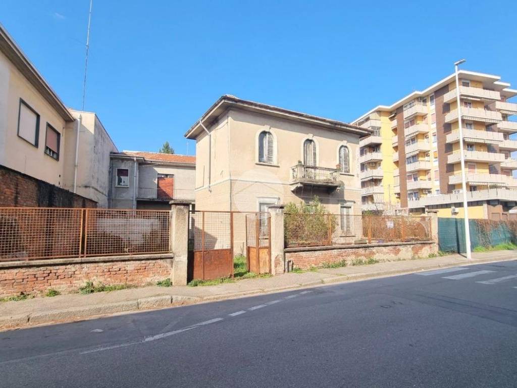casa indipendente in vendita a Busto Arsizio