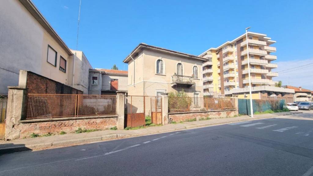 casa indipendente in vendita a Busto Arsizio