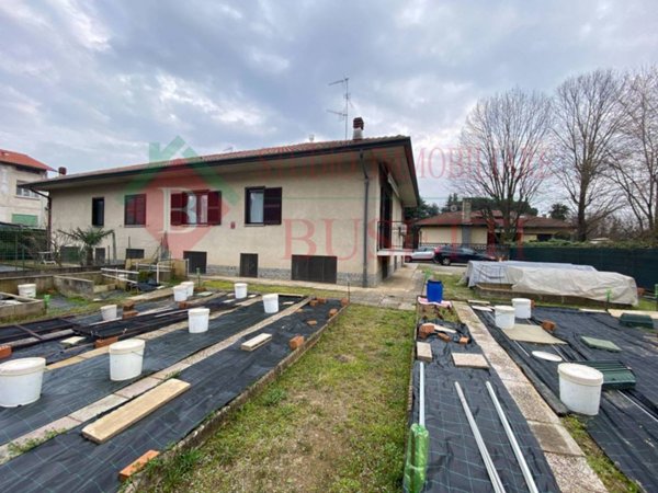 casa indipendente in vendita a Busto Arsizio