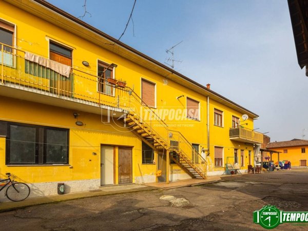 casa indipendente in vendita a Busto Arsizio in zona Borsano
