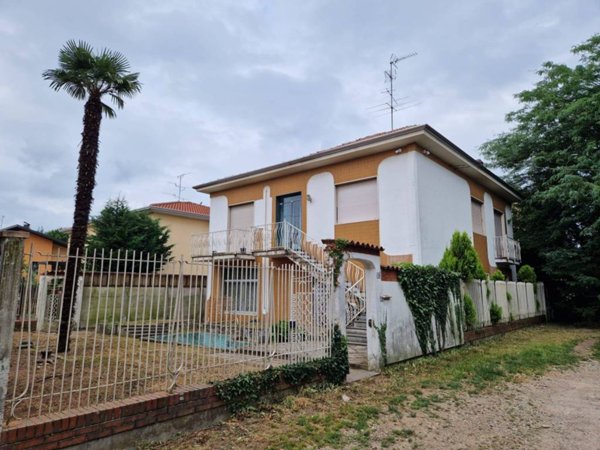 casa indipendente in vendita a Busto Arsizio