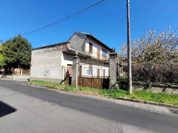 casa indipendente in vendita a Busto Arsizio in zona Borsano