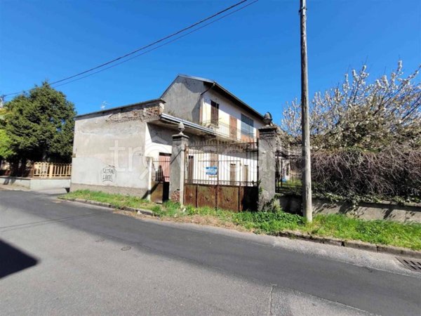 casa indipendente in vendita a Busto Arsizio in zona Borsano