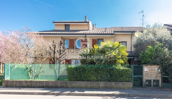 casa indipendente in vendita a Busto Arsizio in zona Borsano