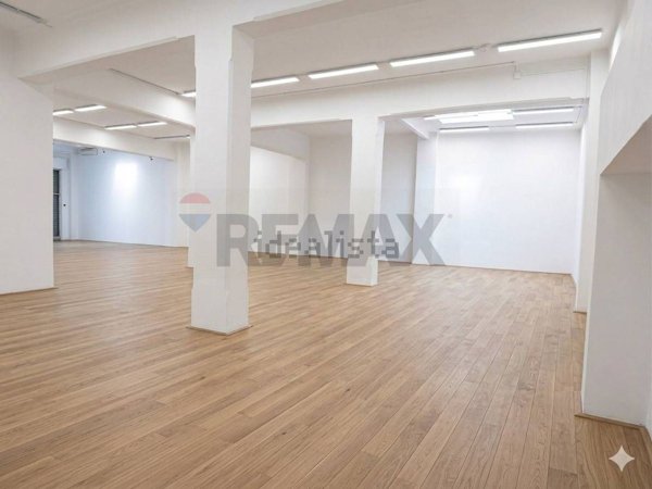 locale commerciale in vendita a Busto Arsizio