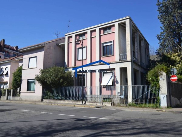 pentavano in vendita a Busto Arsizio