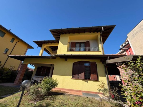 casa indipendente in vendita a Busto Arsizio