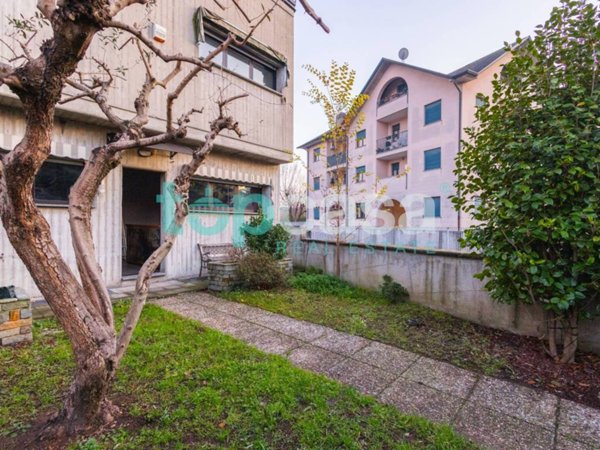 casa indipendente in vendita a Busto Arsizio