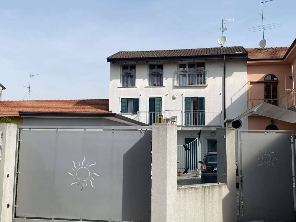 intera palazzina in vendita a Busto Arsizio in zona Borsano