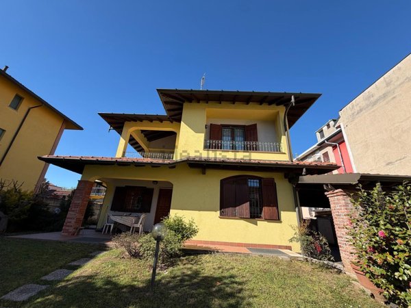 casa indipendente in vendita a Busto Arsizio