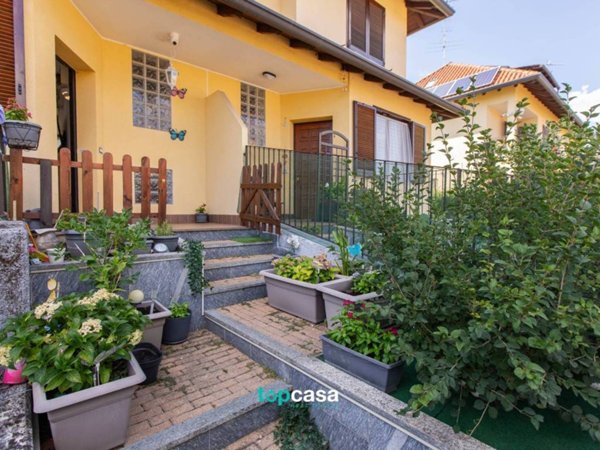 casa indipendente in vendita a Busto Arsizio