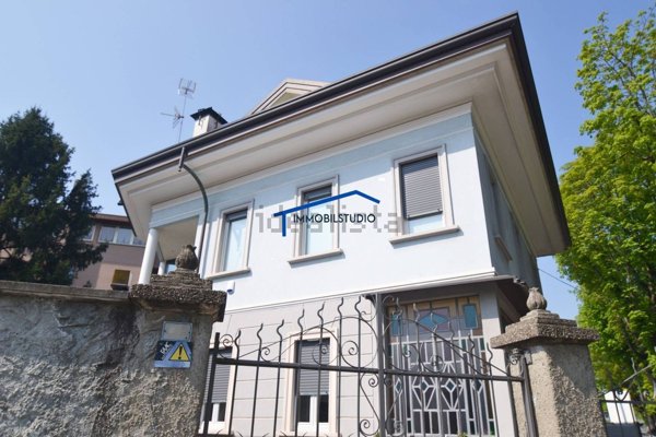 casa indipendente in vendita a Busto Arsizio