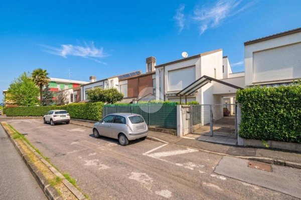 casa indipendente in vendita a Busto Arsizio