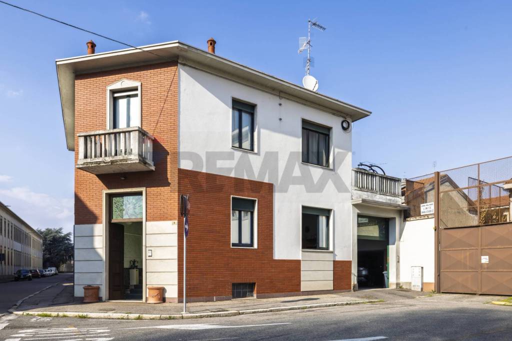 casa indipendente in vendita a Busto Arsizio