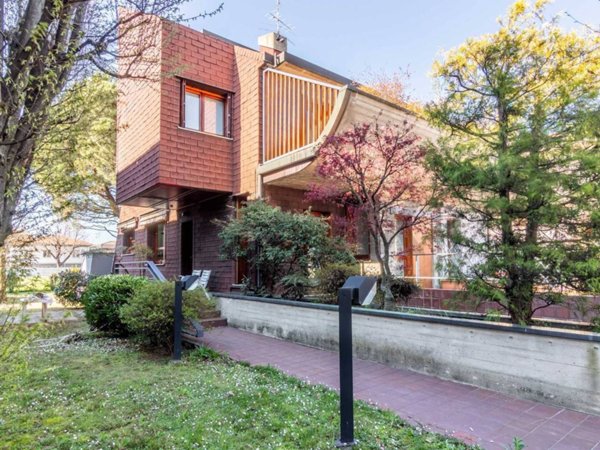 casa indipendente in vendita a Busto Arsizio