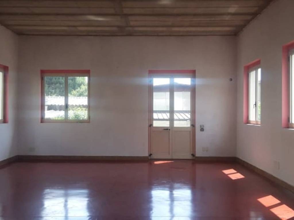 locale commerciale in vendita a Busto Arsizio