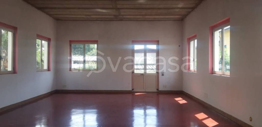 locale commerciale in vendita a Busto Arsizio