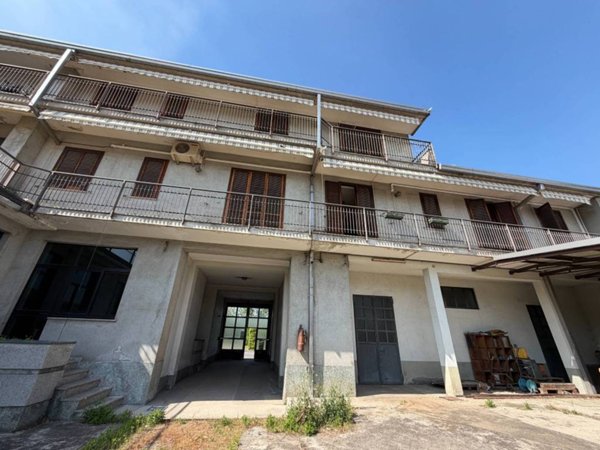 intera palazzina in vendita a Busto Arsizio