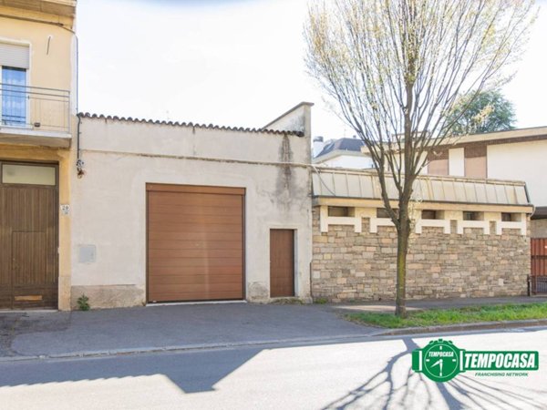 locale commerciale in vendita a Busto Arsizio