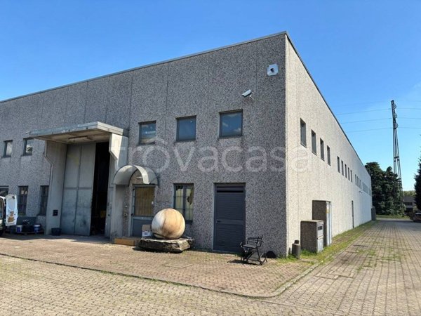 locale commerciale in vendita a Busto Arsizio in zona Borsano