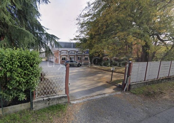 locale commerciale in vendita a Busto Arsizio