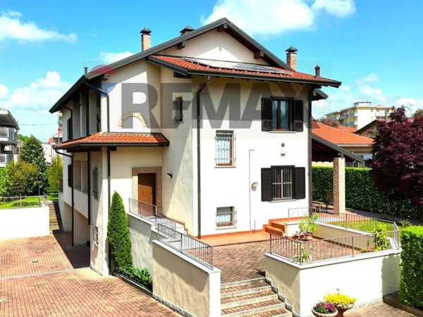 casa indipendente in vendita a Busto Arsizio