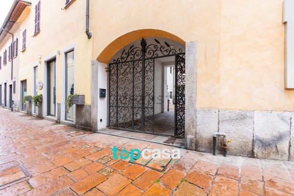 locale commerciale in vendita a Busto Arsizio