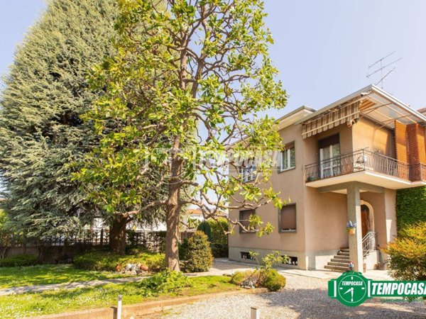 casa indipendente in vendita a Busto Arsizio in zona Borsano