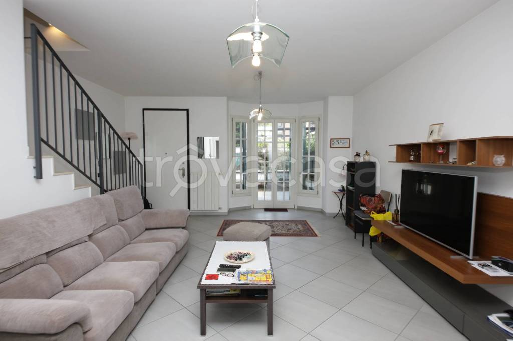 casa indipendente in vendita a Busto Arsizio