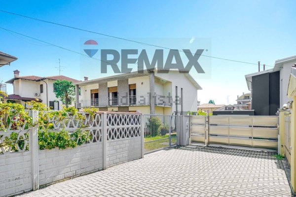 casa indipendente in vendita a Busto Arsizio