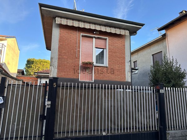 casa indipendente in vendita a Busto Arsizio