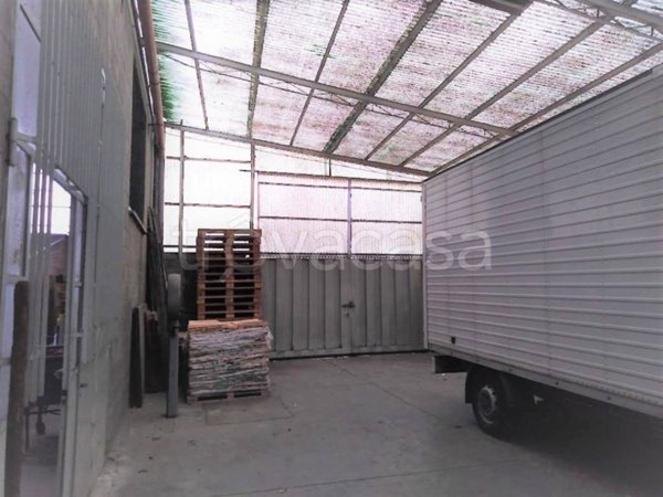locale commerciale in vendita a Busto Arsizio in zona Borsano
