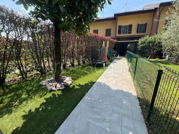 casa indipendente in vendita a Busto Arsizio in zona Borsano