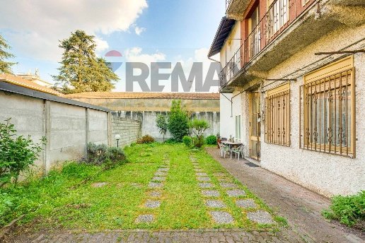 casa indipendente in vendita a Busto Arsizio