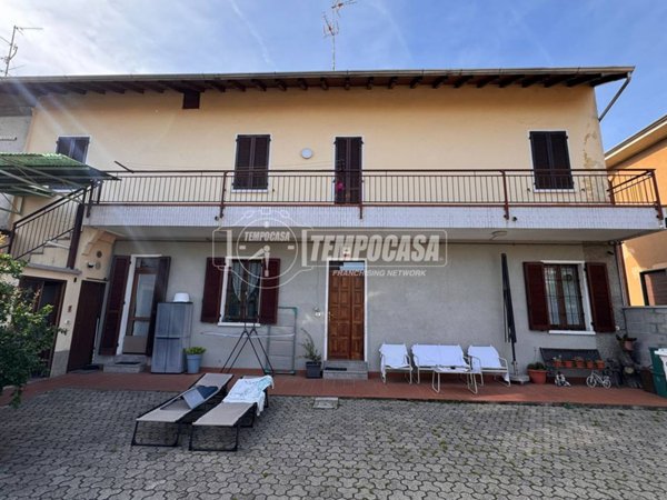 casa indipendente in vendita a Busto Arsizio in zona Borsano