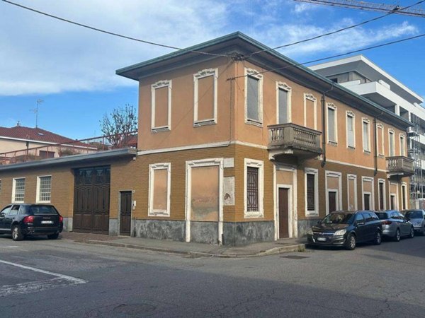 casa indipendente in vendita a Busto Arsizio