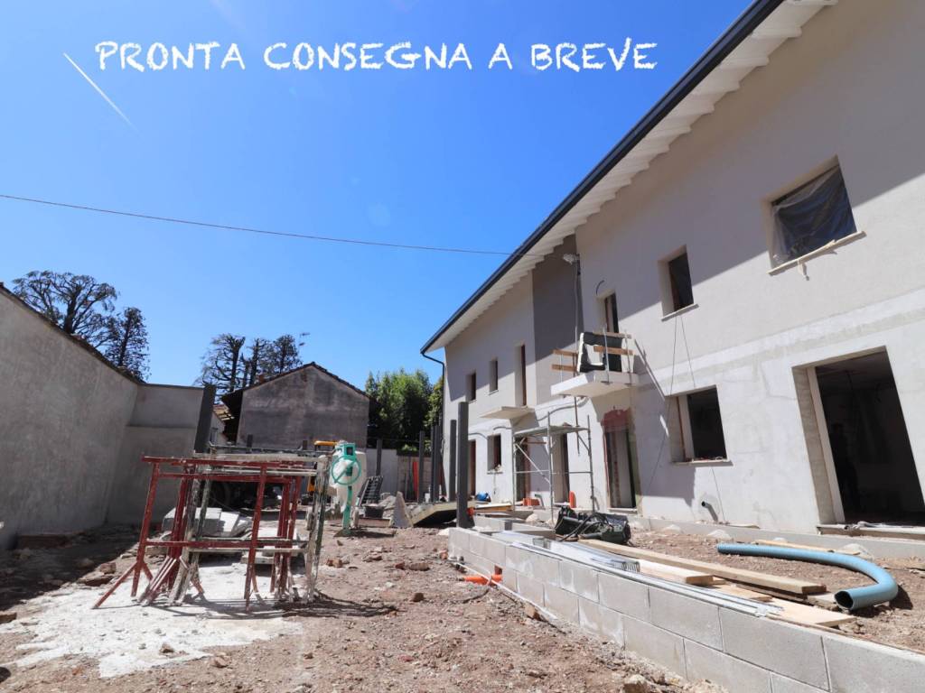 casa indipendente in vendita a Busto Arsizio