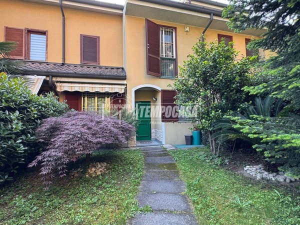 casa indipendente in vendita a Busto Arsizio in zona Borsano