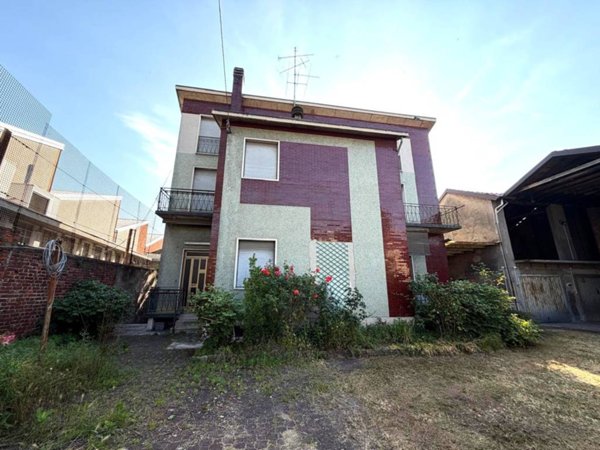 casa indipendente in vendita a Busto Arsizio in zona Borsano