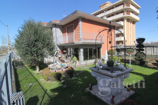 casa indipendente in vendita a Busto Arsizio