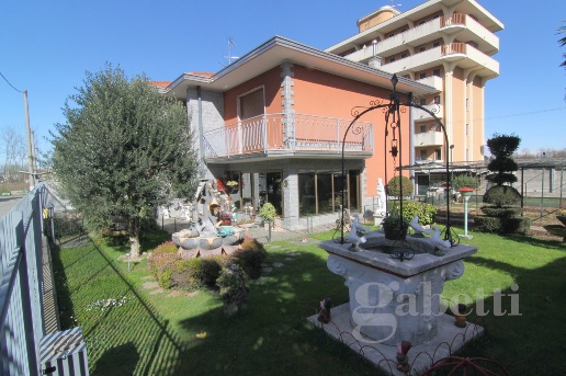 casa indipendente in vendita a Busto Arsizio