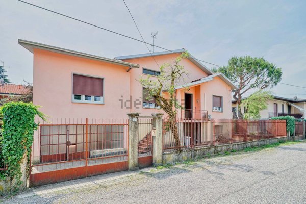 casa indipendente in vendita a Busto Arsizio in zona Borsano