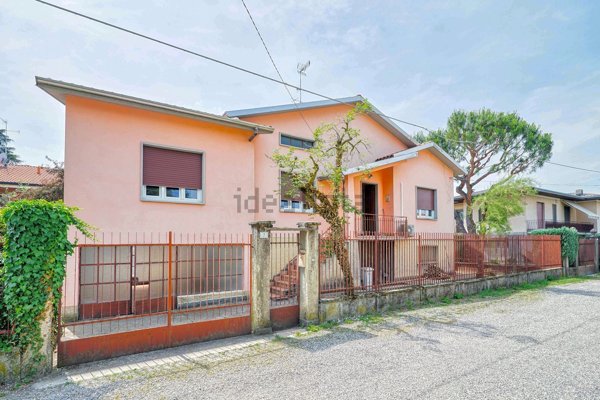 casa indipendente in vendita a Busto Arsizio in zona Borsano